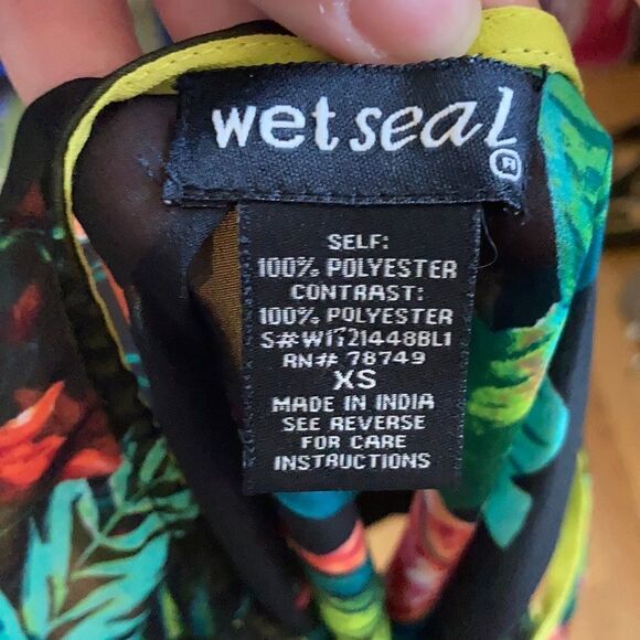 3/$20 Wet Seal Sheer Tank - Picture 5 of 6